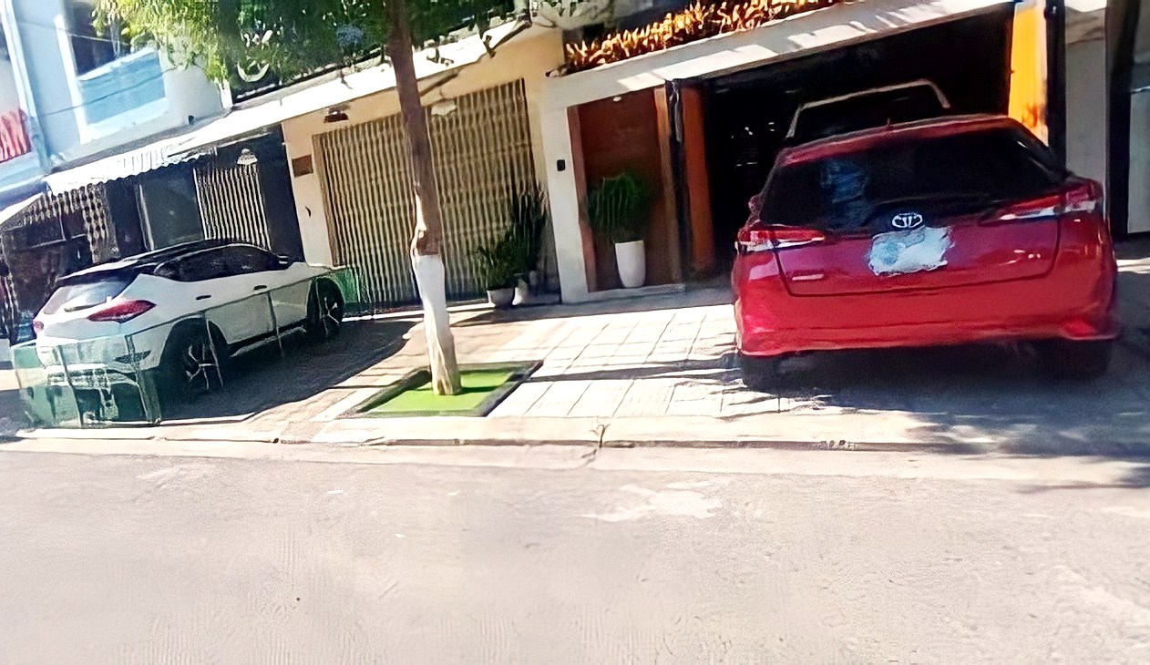 Đỗ ô tô chiếm dụng vỉa hè